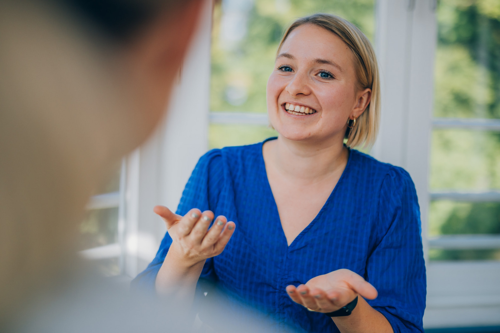 Therapiesitzung zwischen Therapeutin und Patientin bei KIRINUS